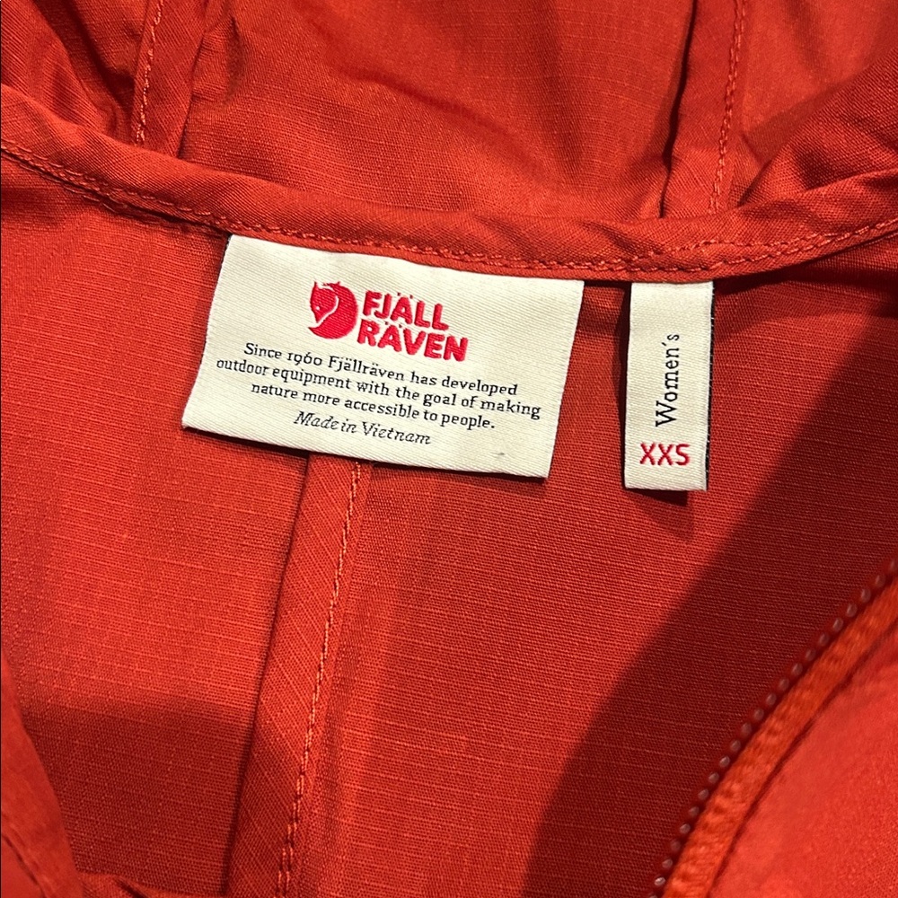 FJALL RAVEN
Abisko Lite Trekking Jacket W
Cabin Red-Rowan Red - Picture 6 of 13
